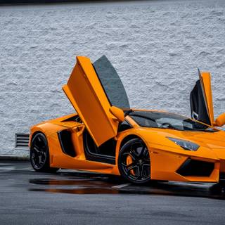 Lamborghini portocaliu deschis