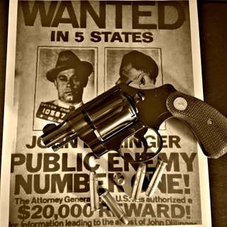 Wanted și pistol Colt