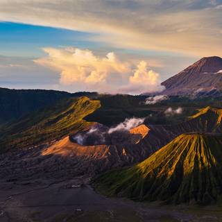 Răsărit de soare la muntii Bromo