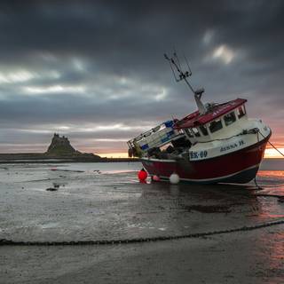 Nava a eșuat la apus