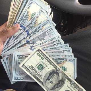 money spread 4k wallpaper