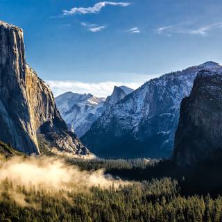 Parcul Național Yosemite din vestul munților Sierra Nevada