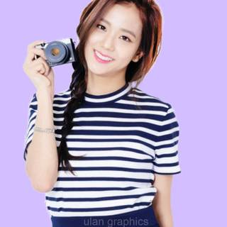 JISOO taking a photo cute version