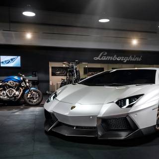 Design și înaltă tehnologie în forma lor cea mai pură pentru Lamborghini Aventador