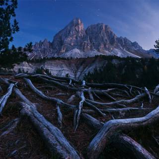 Dolomites un lanț muntos situat în Alpii de Nord