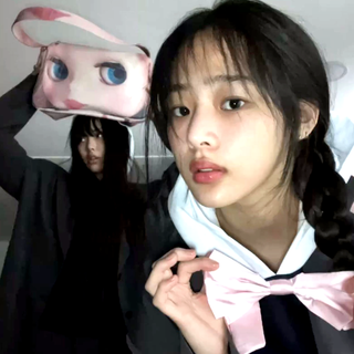 minji and hyein (newjeans)