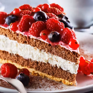 Delicious Cream & Berry Cake