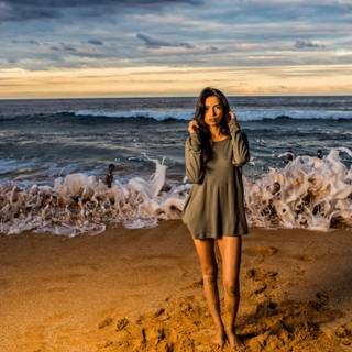 fată la malul marii