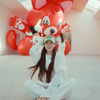 tripleS 'Girls Capitalism' Wallpaper