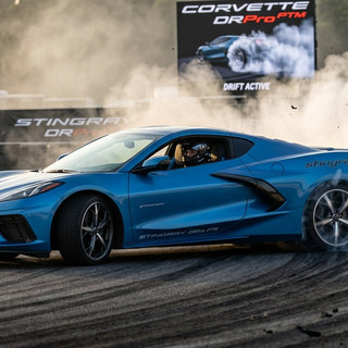Corvette Stingray 2023 drifting