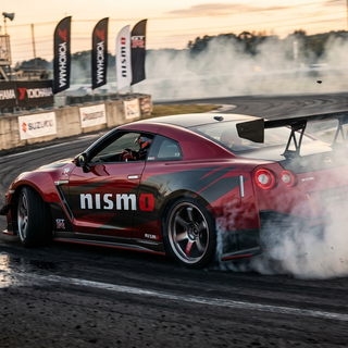 Nissan GT-R NISMO R 35 drifting