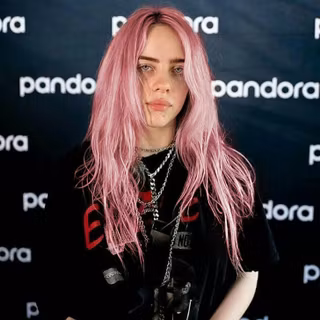 She would look incredibly beautiful with pink hair
