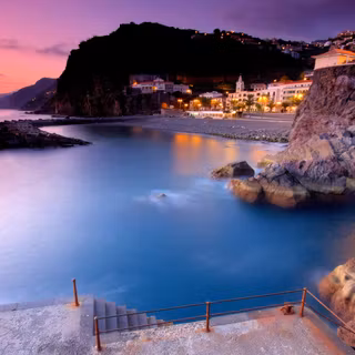 Ponta do Sol, situat pe coasta de sud a insulei Madeira din Portugalia