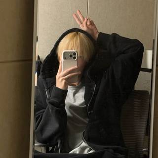 shhhhhh...... i found a cute boy don't go telling him!!! he is my type korean!!