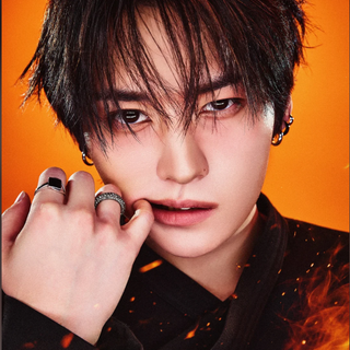lee know hot