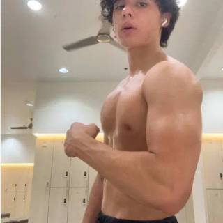 Miguel Mora⚝♡