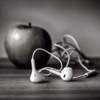 Marul si căștlei cu fir  Apple