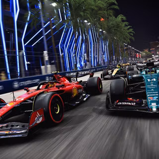 F1 cars race