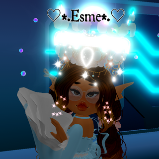me in royale high showing my mermaid halo