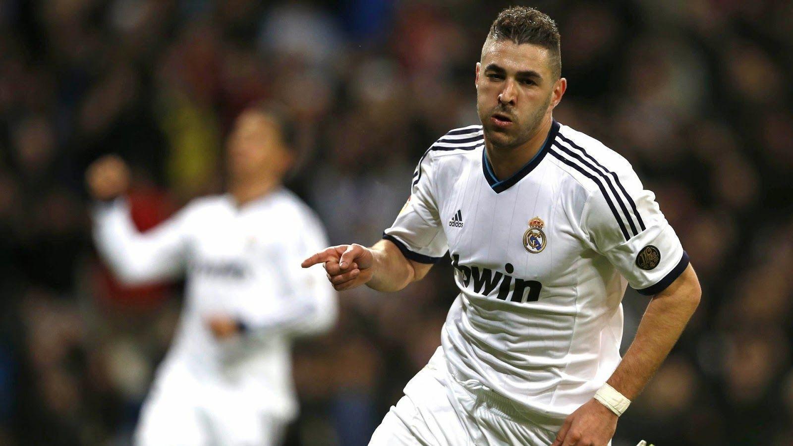 Pin Mandana Karimi ماندانا کریمی