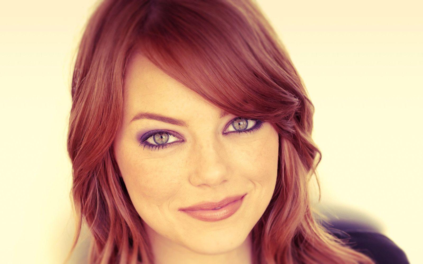 Central Wallpaper: Emma Stone from Amazin Spider Man HD Wallpaper