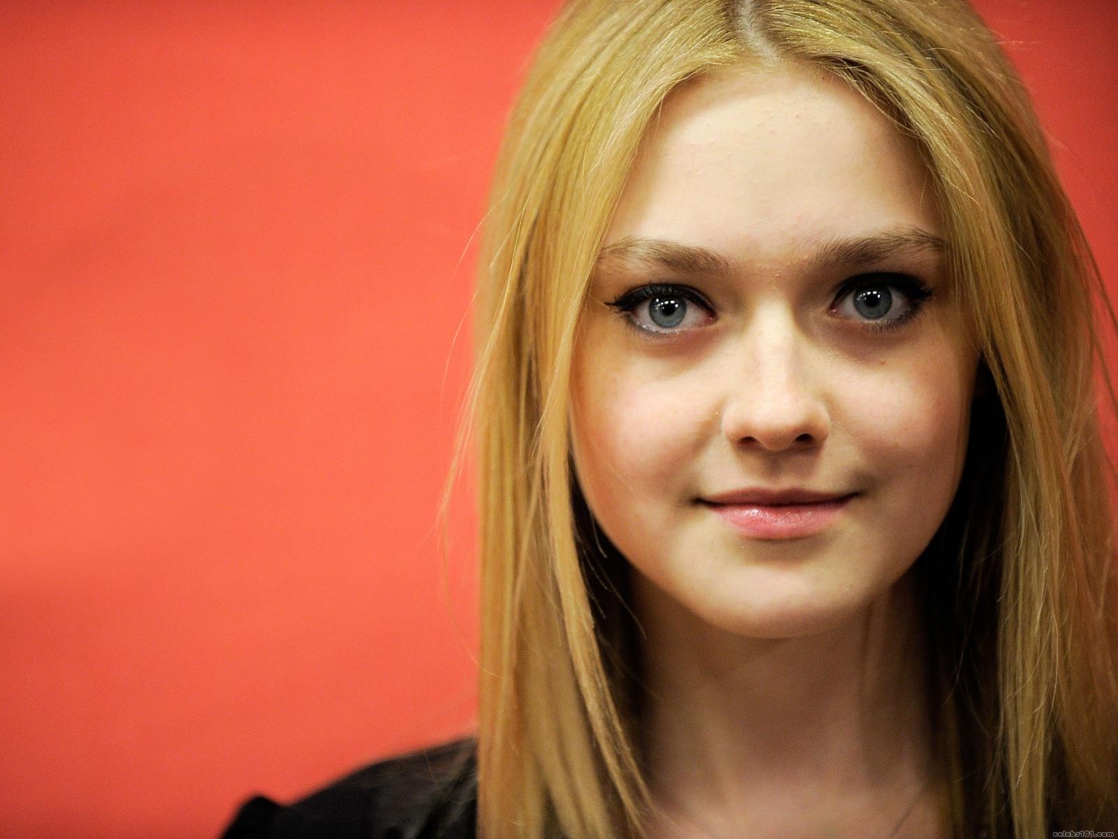 Cool Dakota Fanning Wallpaper. Hdwidescreens