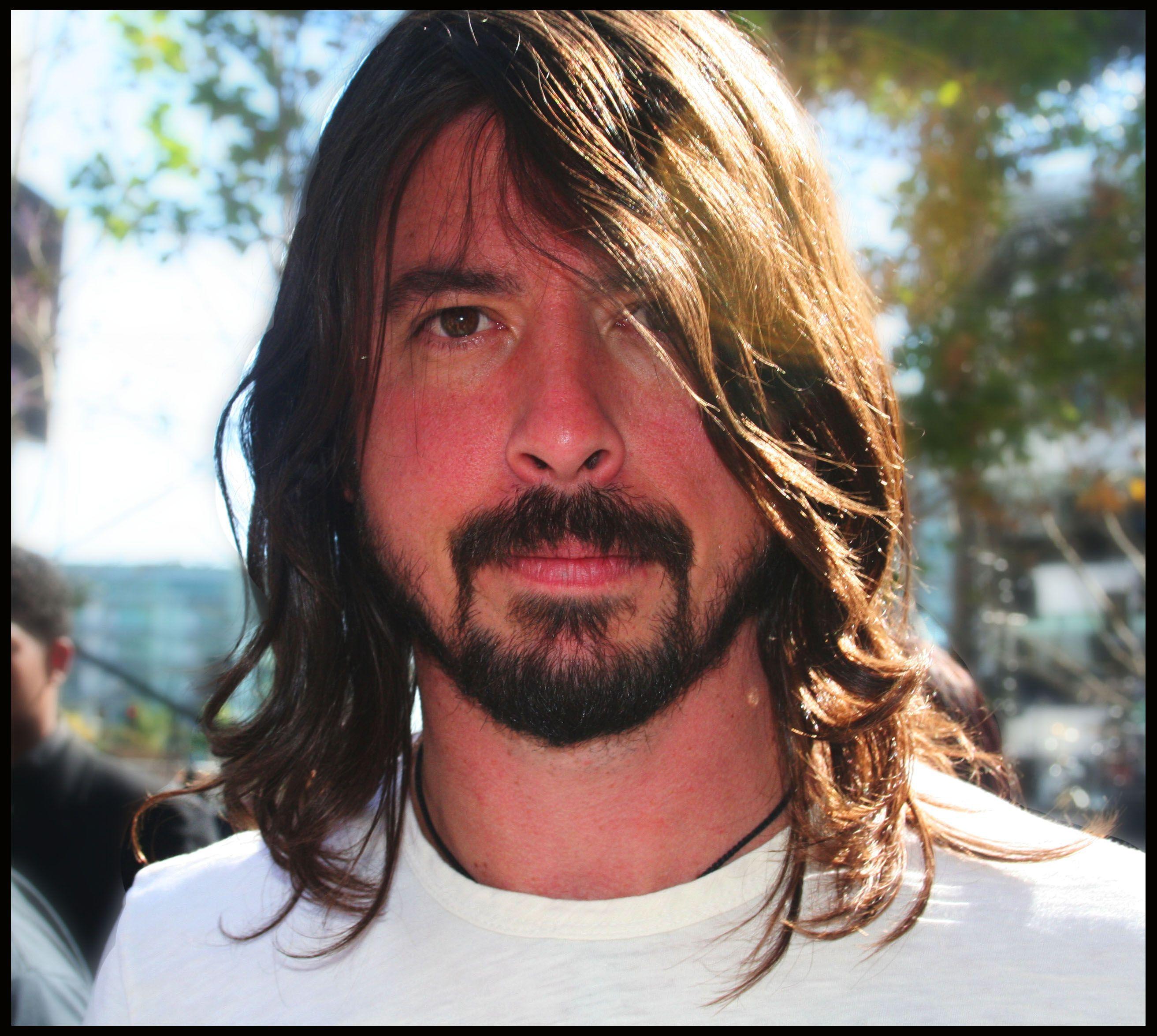 Dave Grohl Widescreen 2 HD Wallpaper