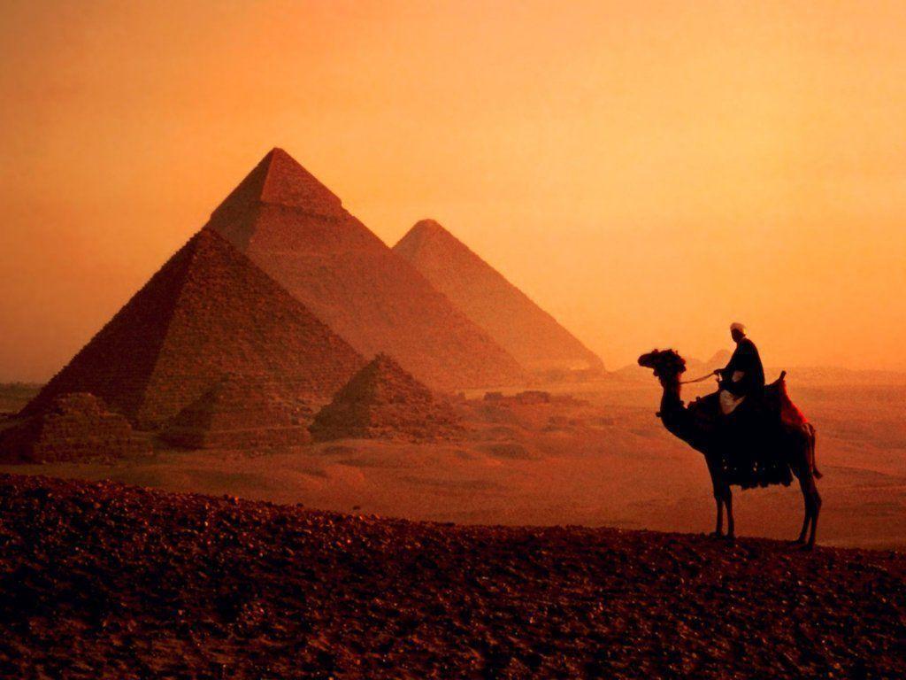 Pyramids in Egypt Desktop Wallpaper