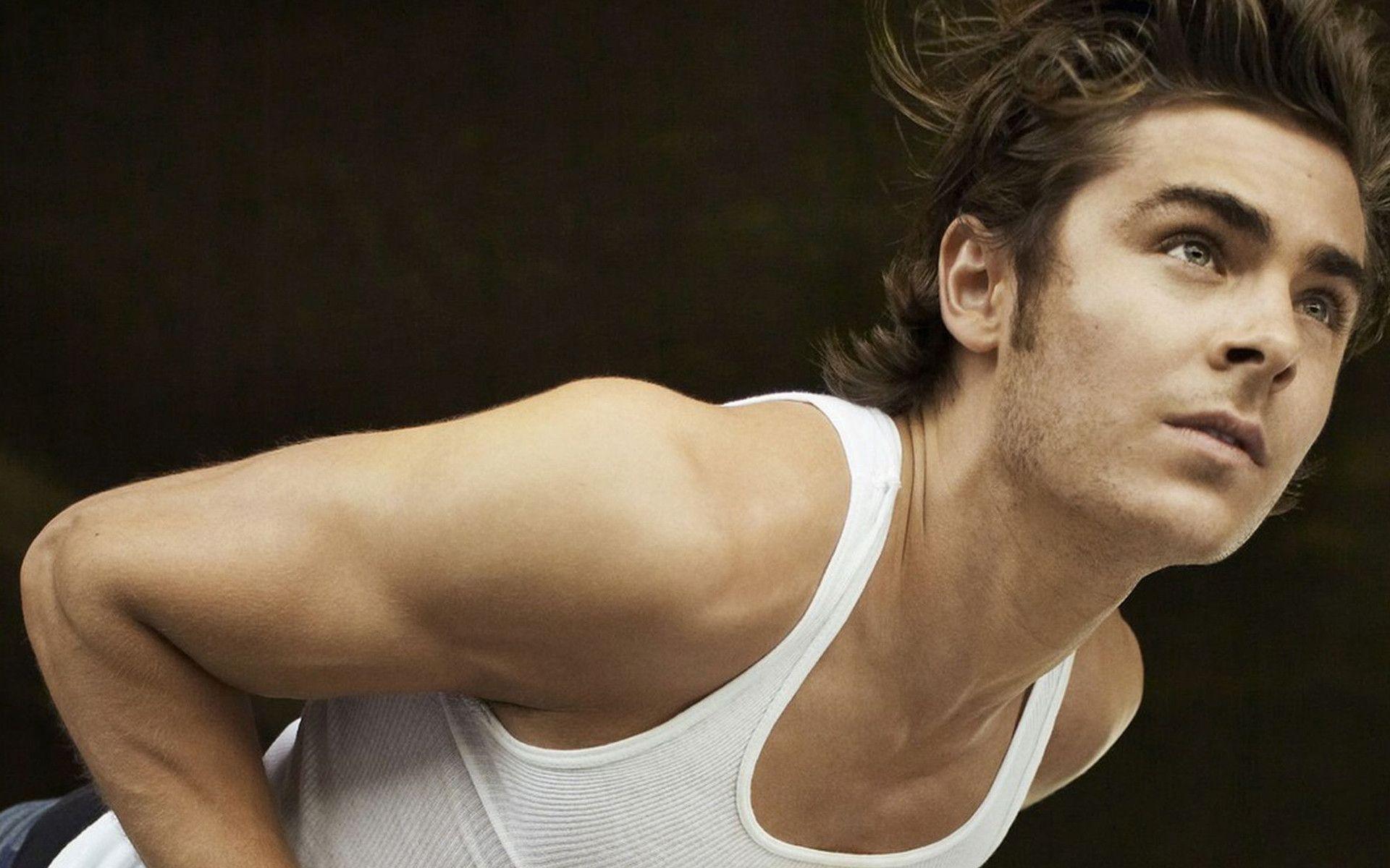 Zac Efron Photo Workout. Download High Quality Resolution Wallpaper