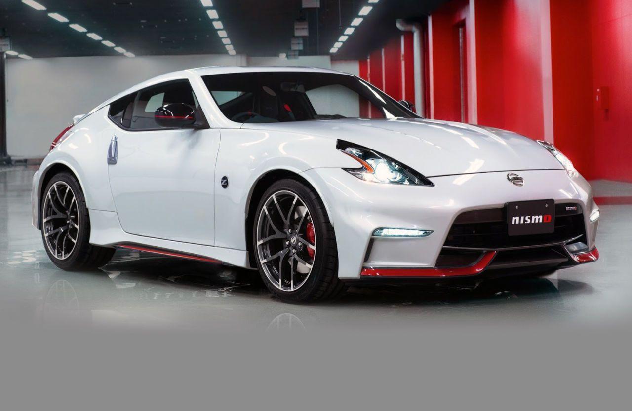 Спорткар Ниссан 370z