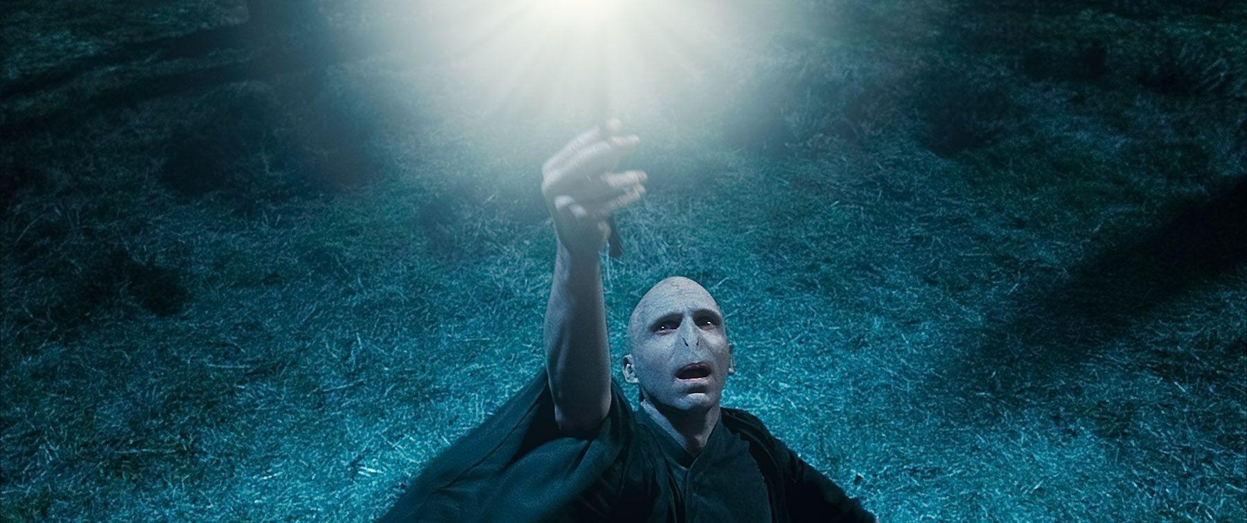 Voldemort Casting a Spell Desktop Wallpaper