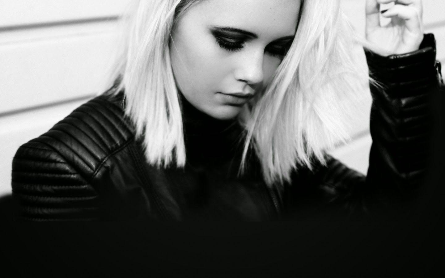 THE SEER" Brings you Psychic Gossip from Hollywierd