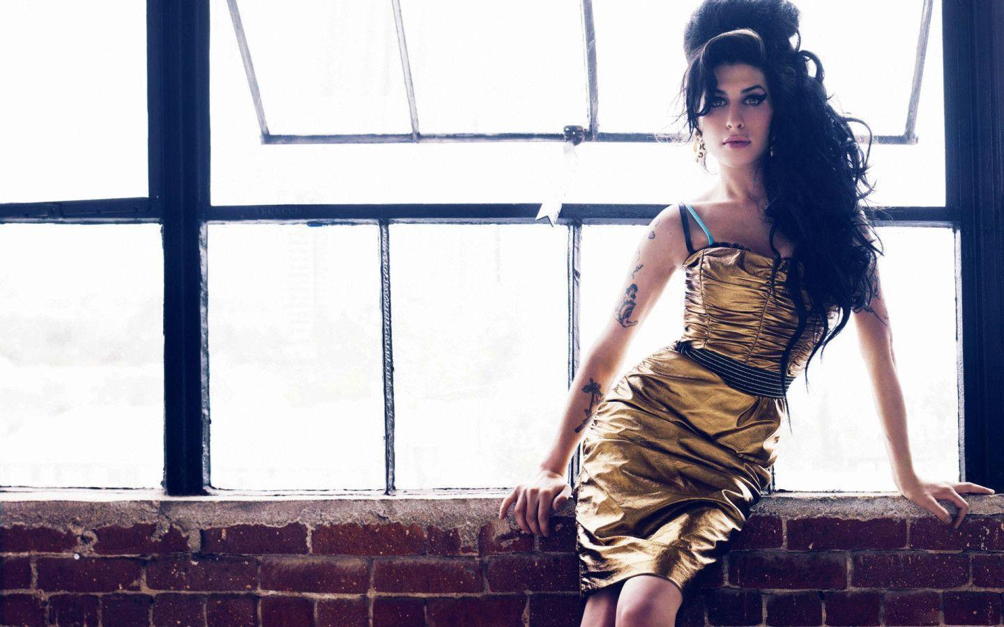 Amy Winehouse Looking Fabulous widescreen wallpaper. Wide