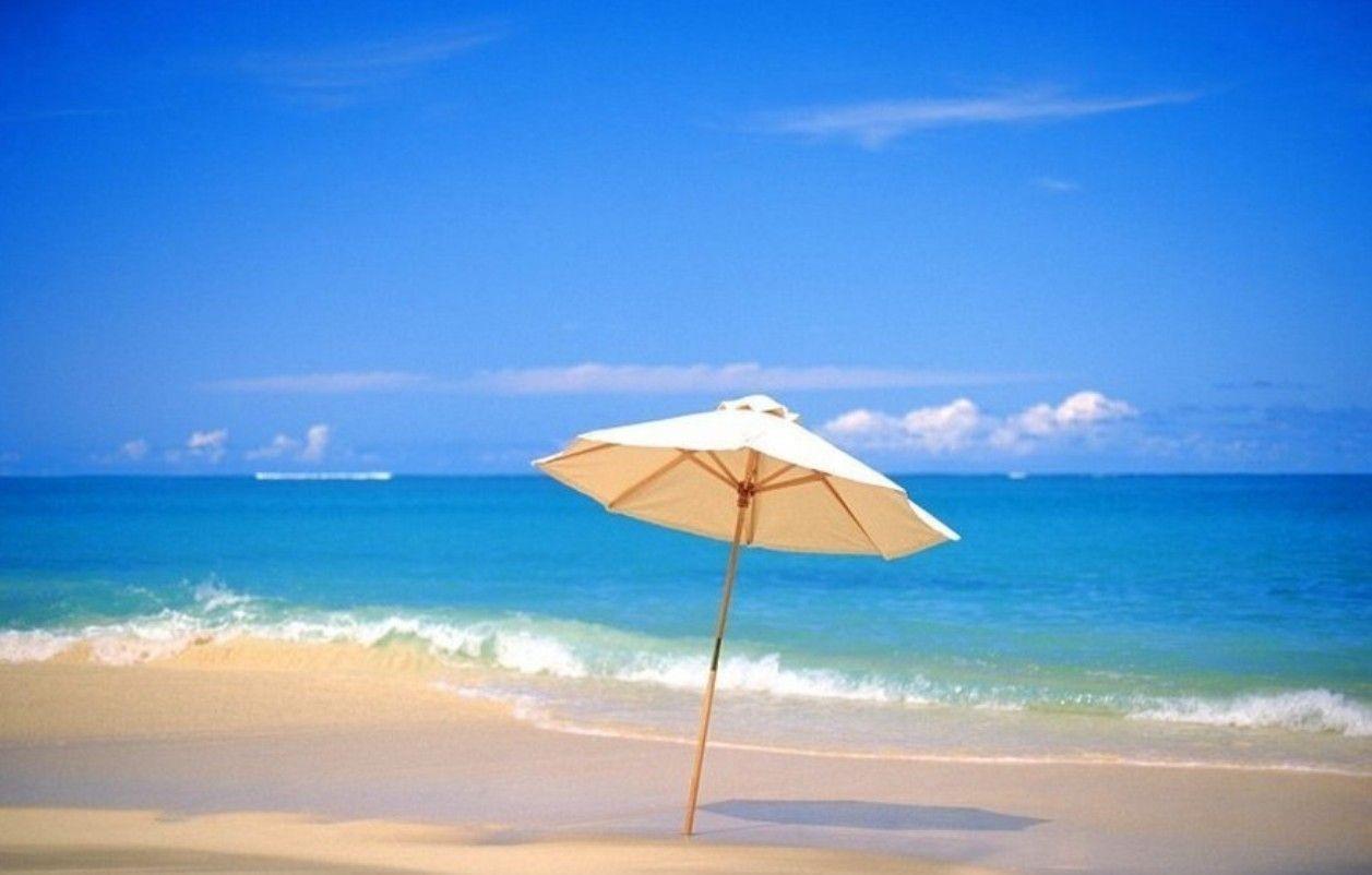 Blue sky umbrella in Waikiki Beach. Beach HD wallpaper, Beach