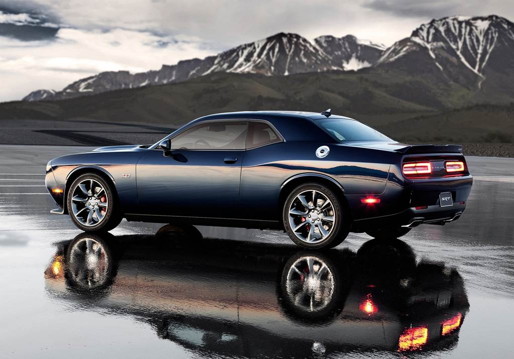 Latest Dodge Challenger SRT Car 2015 Price in Pakistan, Review