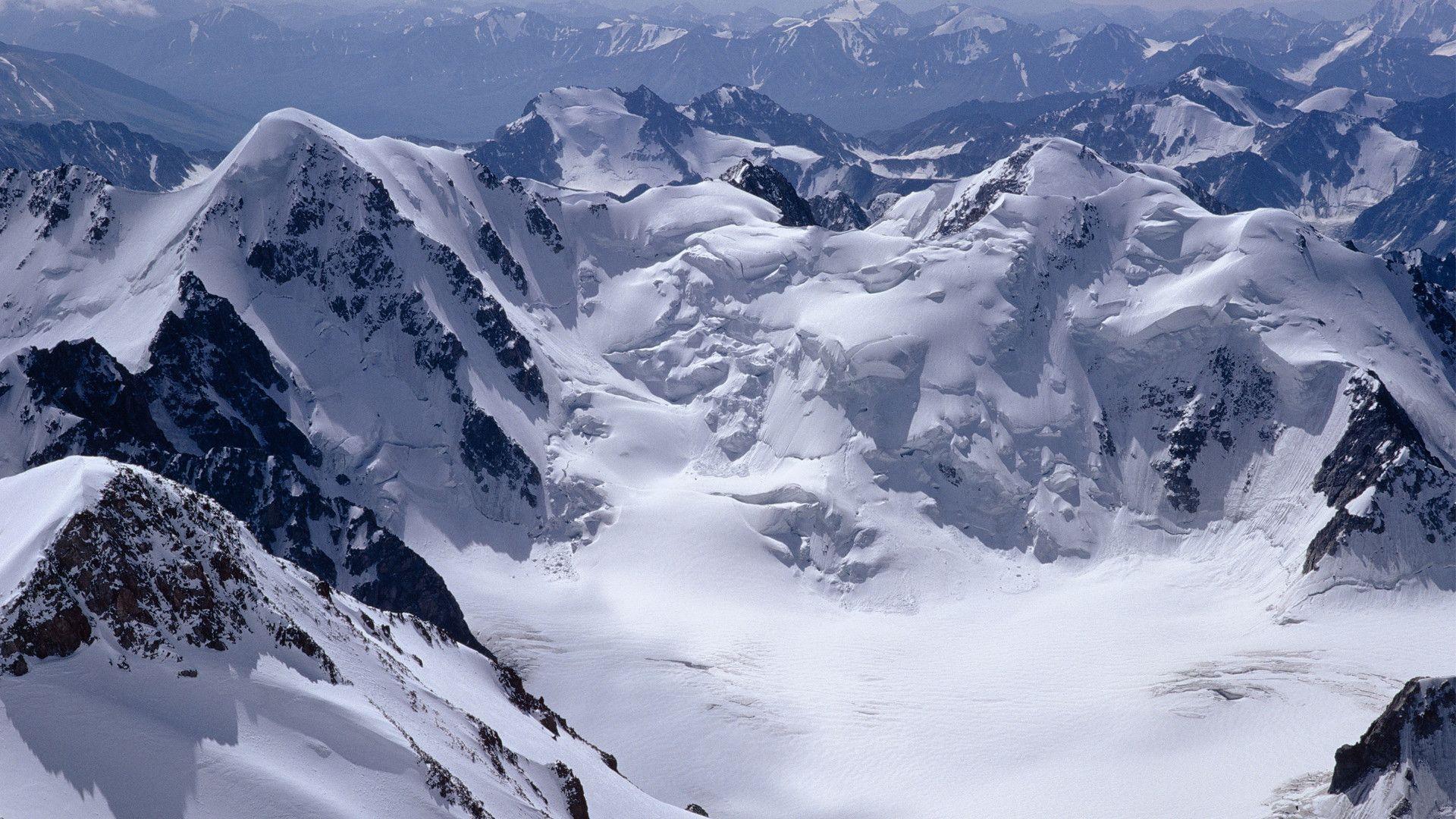 Mountains Covered in Snow Wallpaper