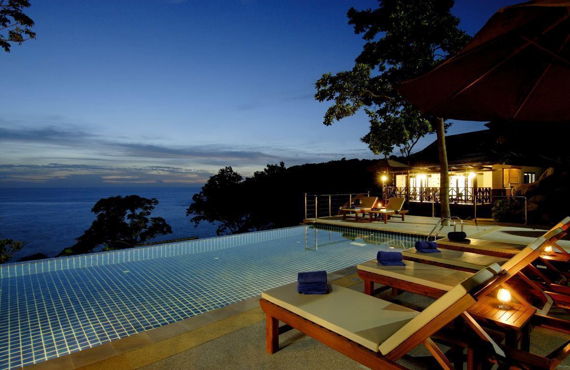 BeachX2: Secret Cliff Resort & Restaurant Beach Wallpaper