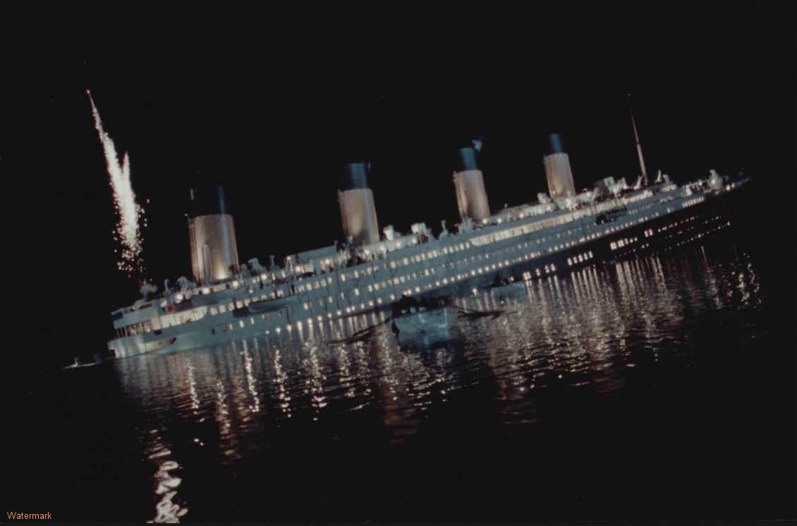 Gallery For > Titanic Ship Sinking Wallpaper