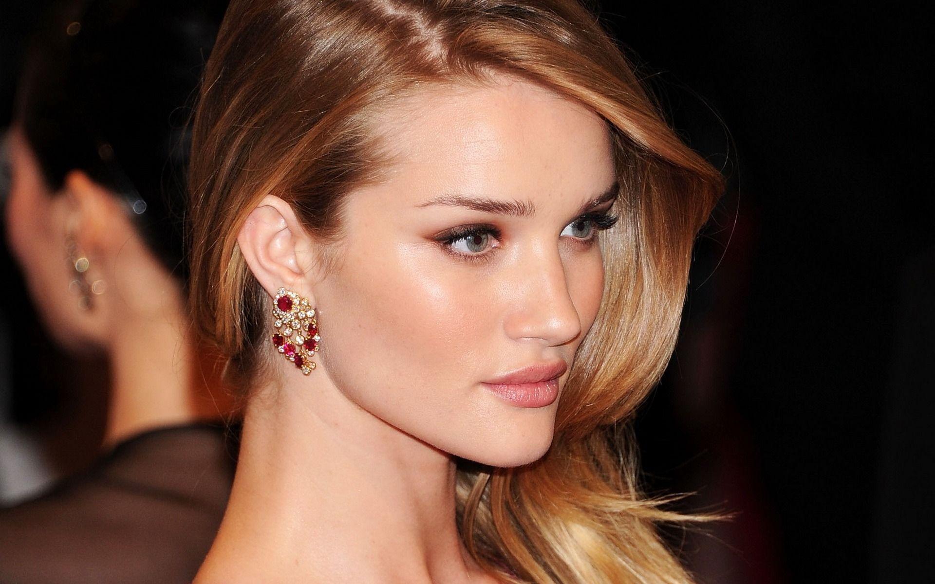 Rosie Huntington Whiteley HD Widescreen 11 HD Wallpaper