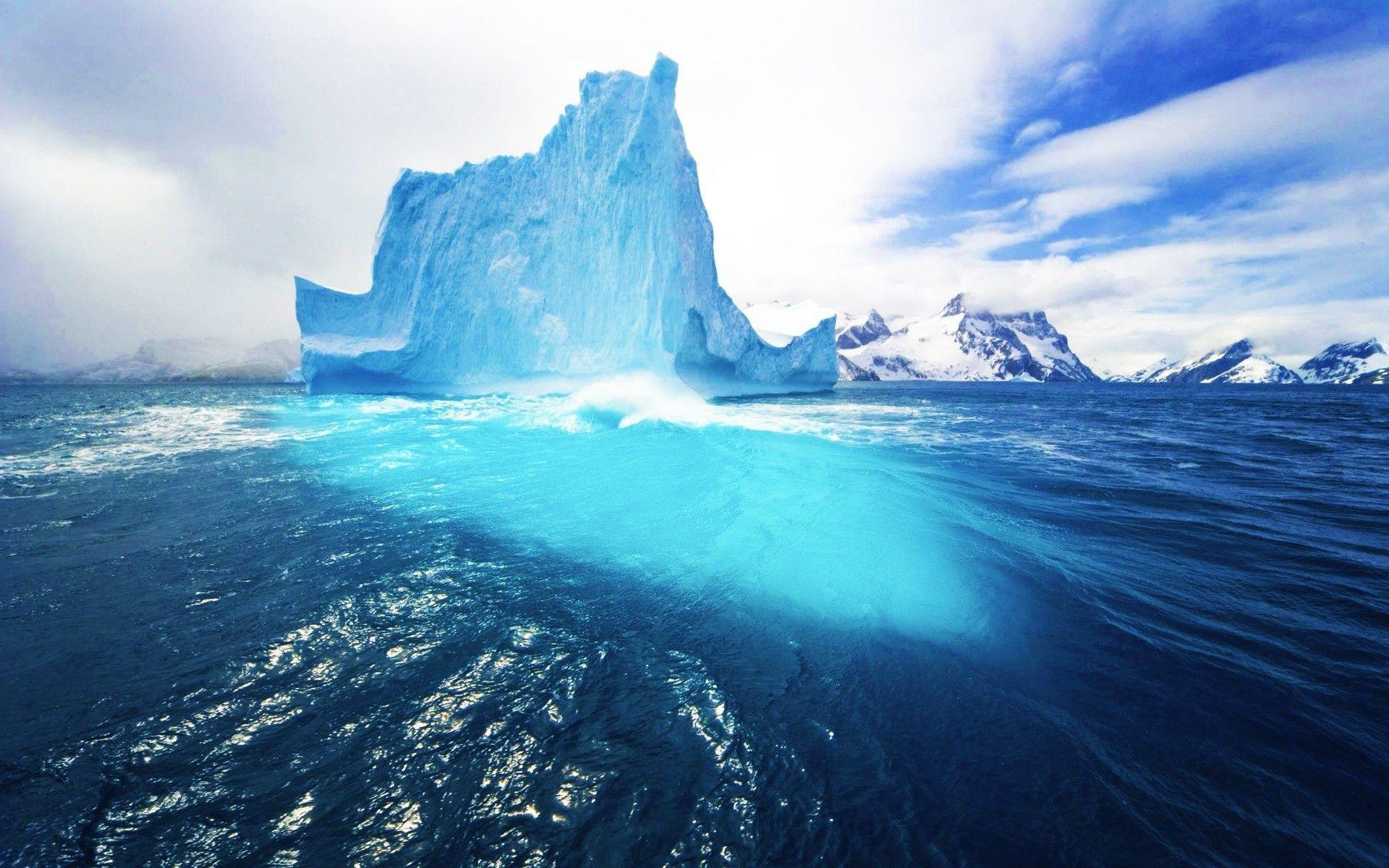HD Iceberg Wallpaper