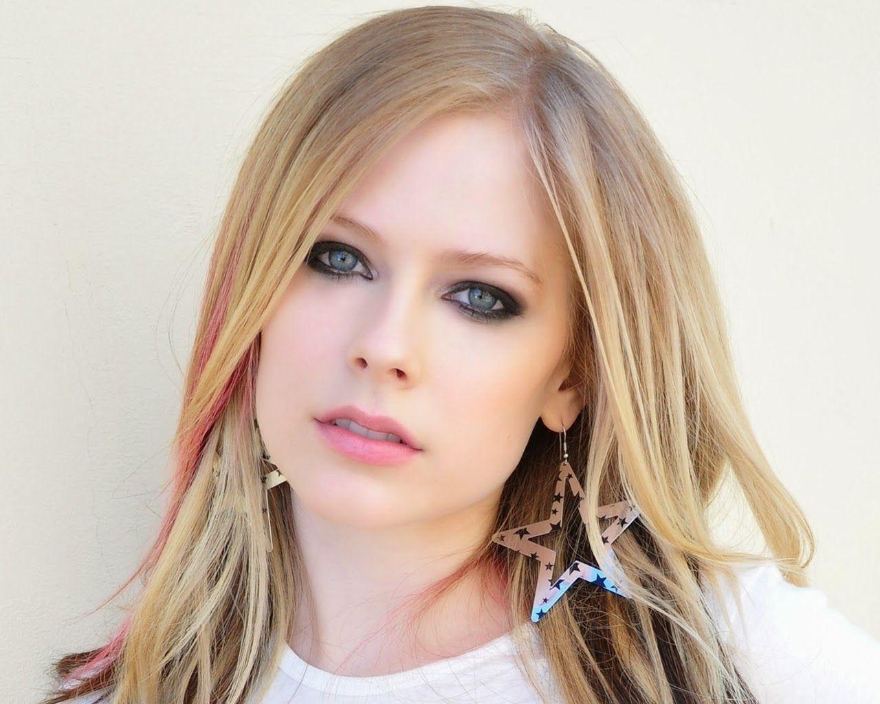 AVRIL LAVIGNE LYRICS&;s To Never Growing Up Lirik