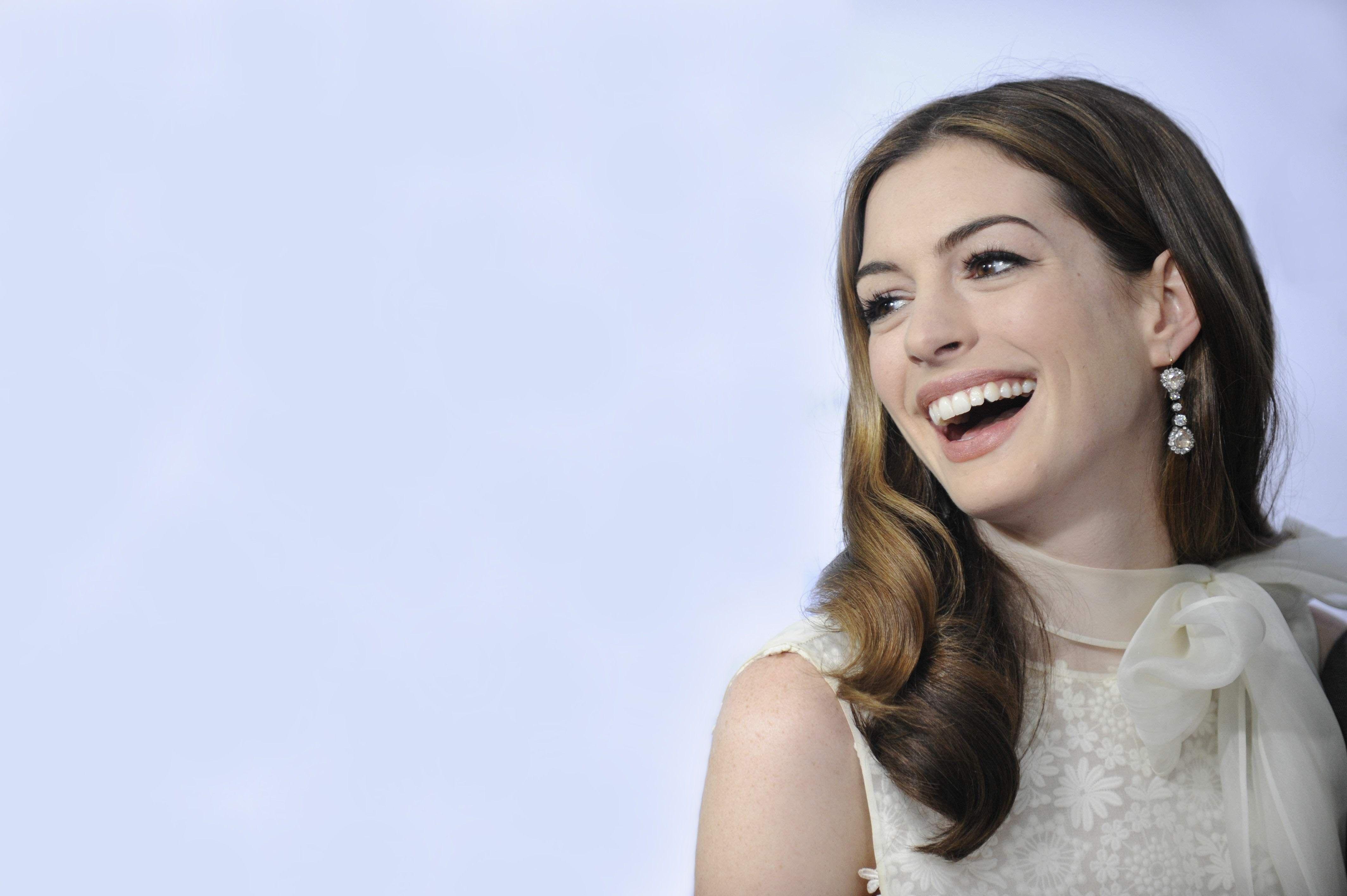 Anne Hathaway Wallpapers - Wallpaper Cave