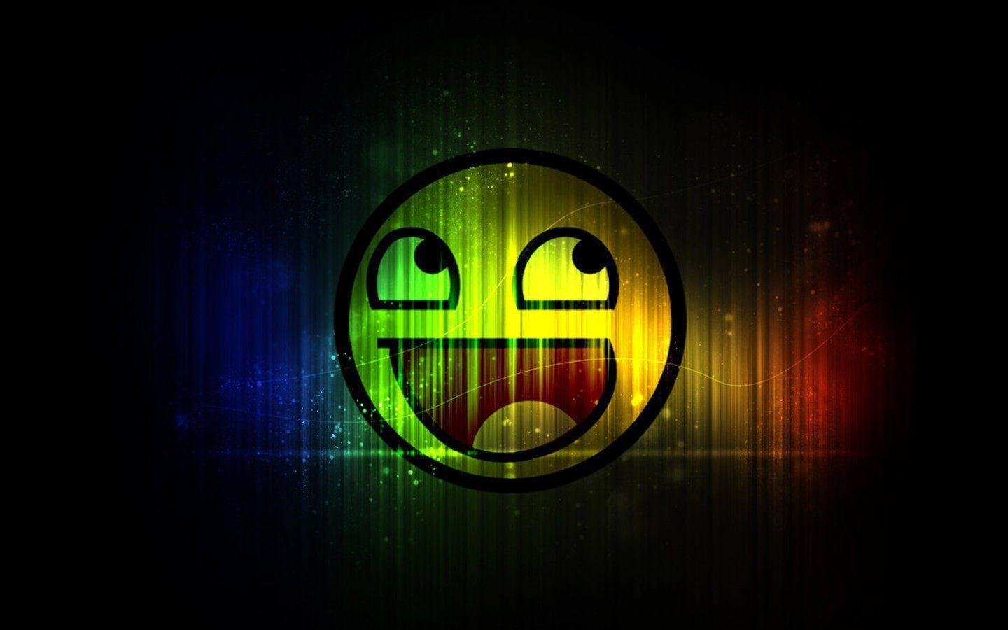 Gallery For > Smiley Wallpaper