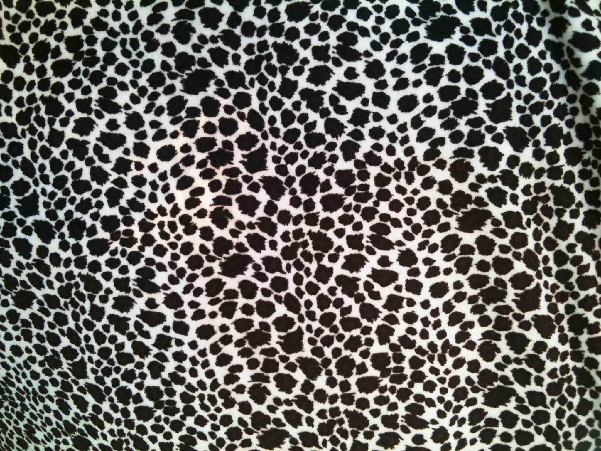 Wallpaper For > Black And White Cheetah Print Background