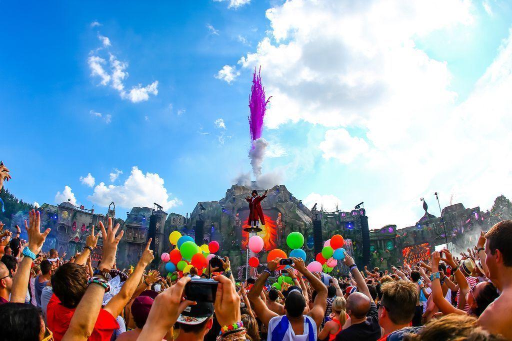 Tomorrowland Day One: How the spectacle began