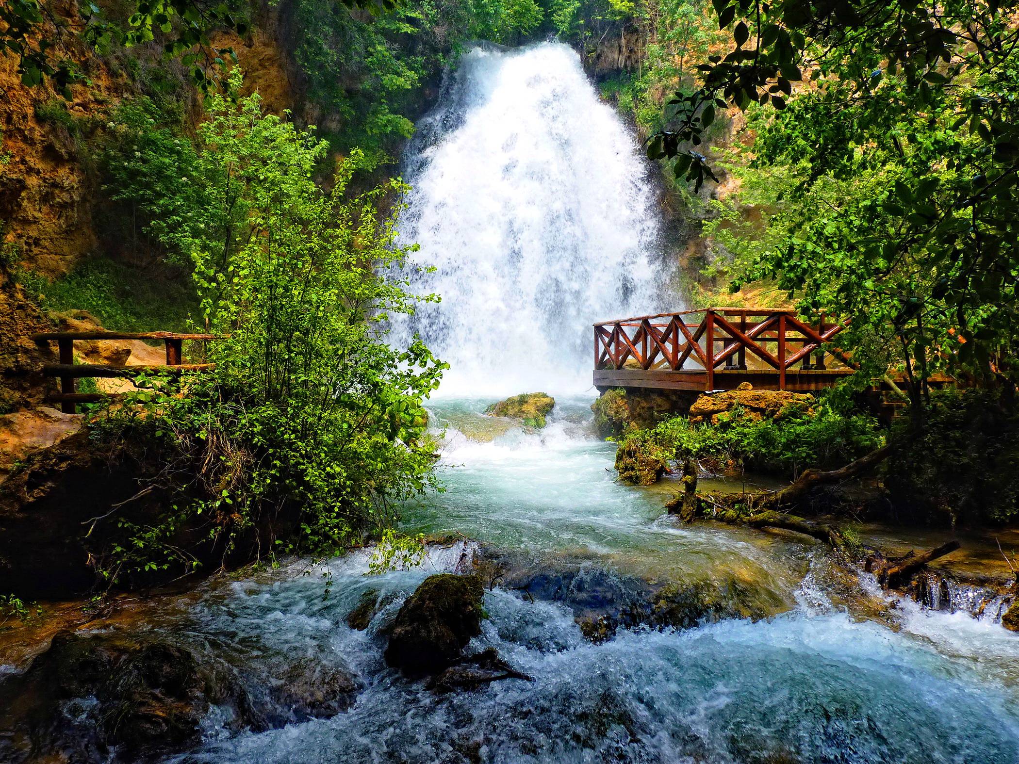 HD Beautiful Forest Waterfall Wallpaper