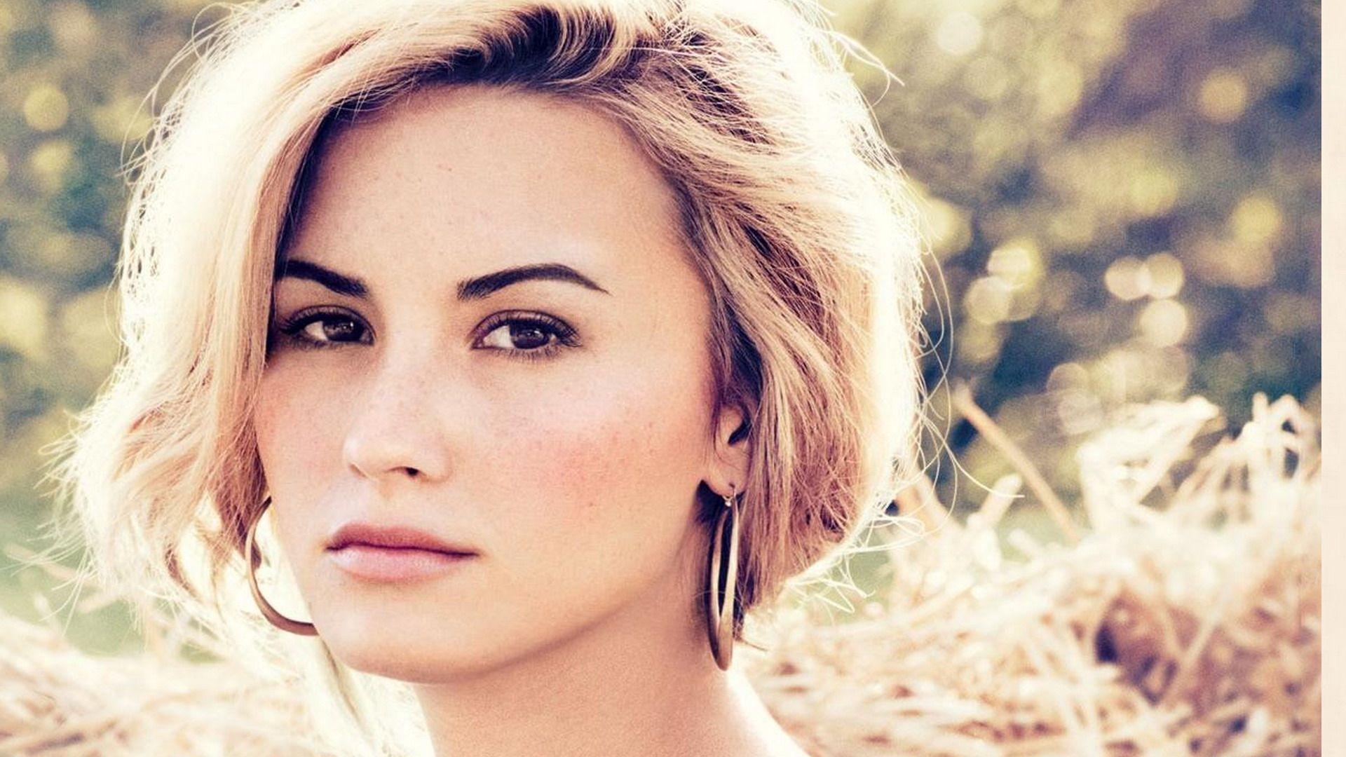 Demi Lovato Wallpaper HD 2015