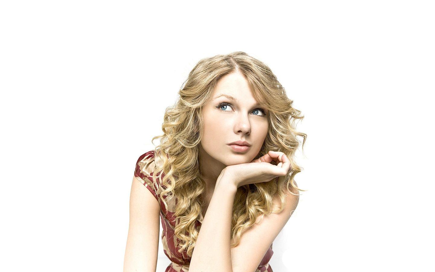 Taylor Swift White Background in Celebrities F