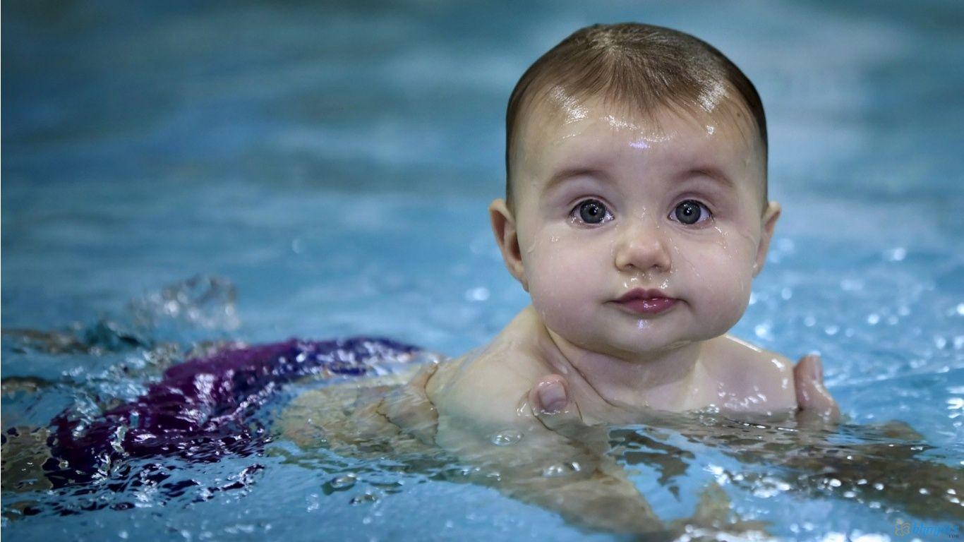 Baby Swimming Wallpaper