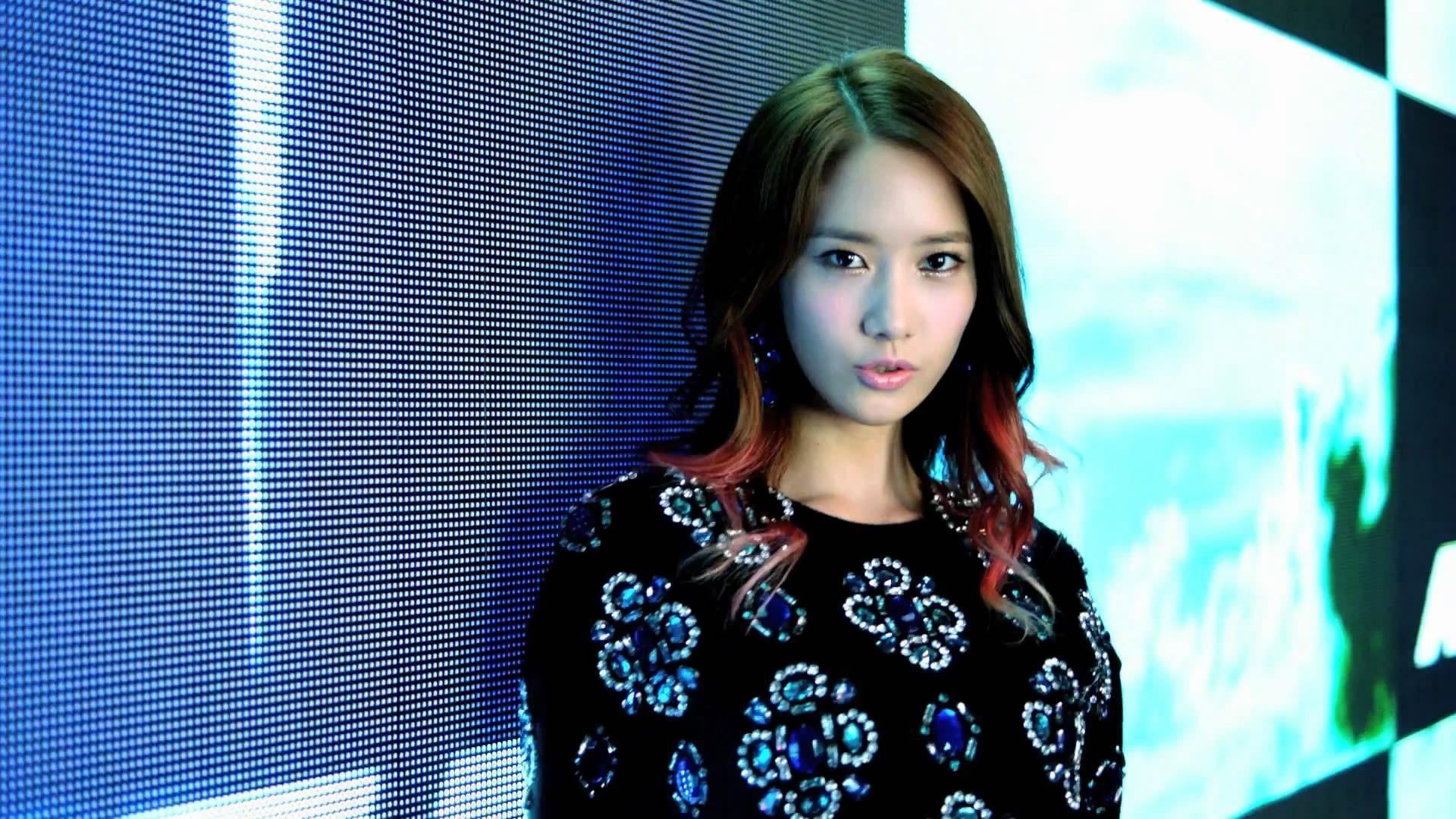 Celebrity: Yoona SNSD Wallpaper, snsd girls and peace, snsd kiss
